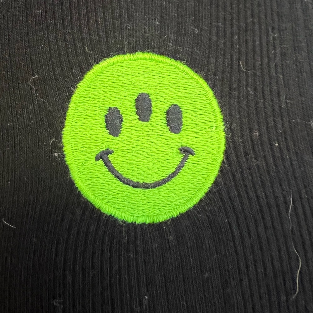 Alien Smiley Cropped Tee - Picture 4 of 6